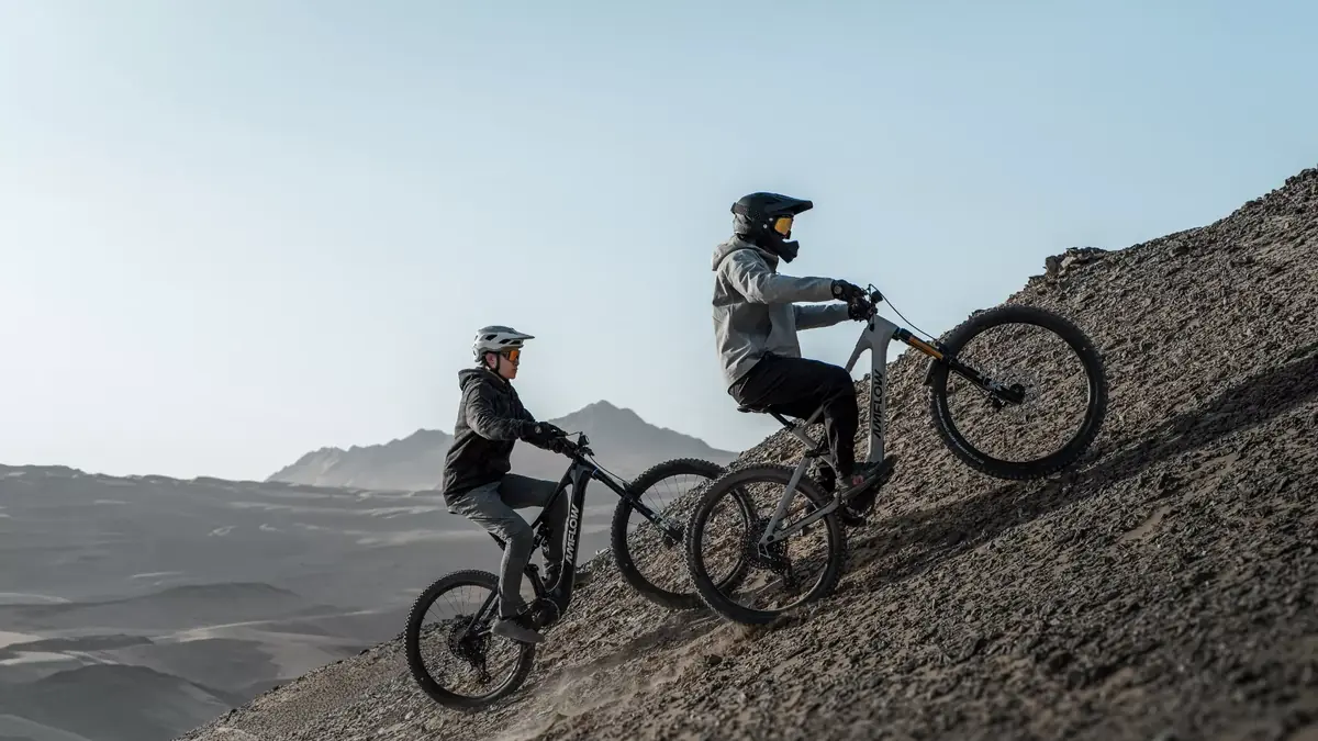 Amflow PR et PX Carbon propuls&eacute;s par les moteurs Avinox M2 avec de la techno de drone dedans