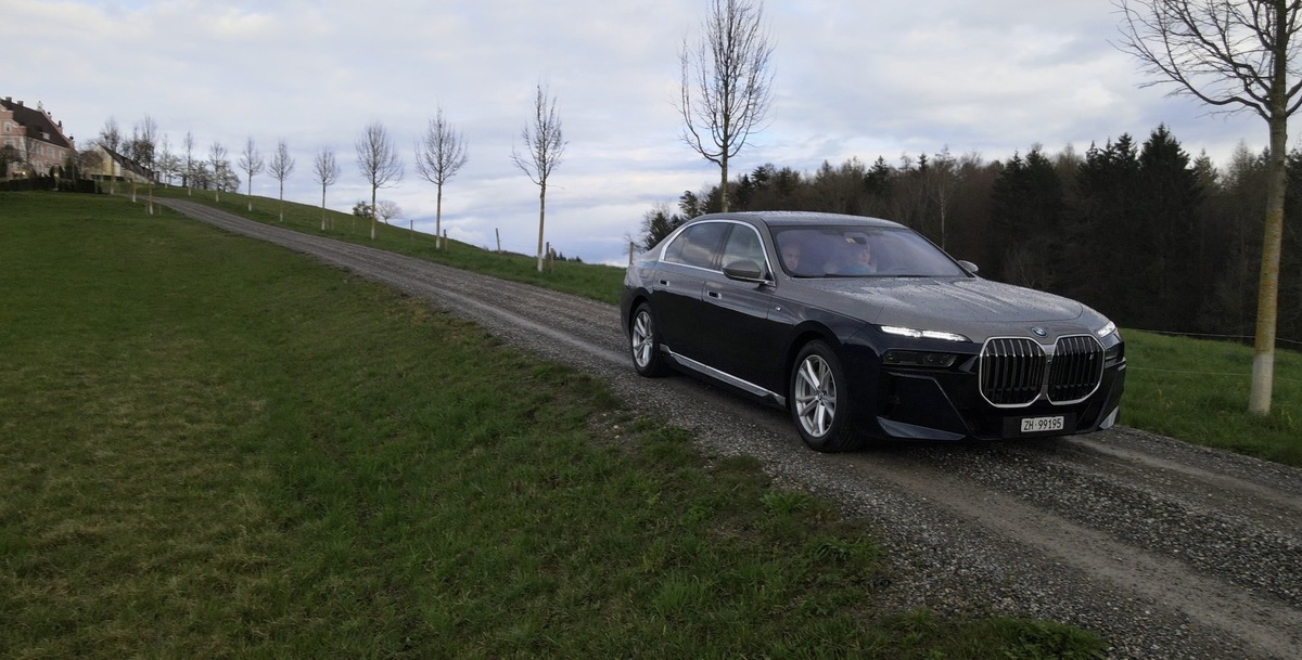 Essai BMW i7 : PS5, écran 8K, CarKey... plus techno que Tesla ?