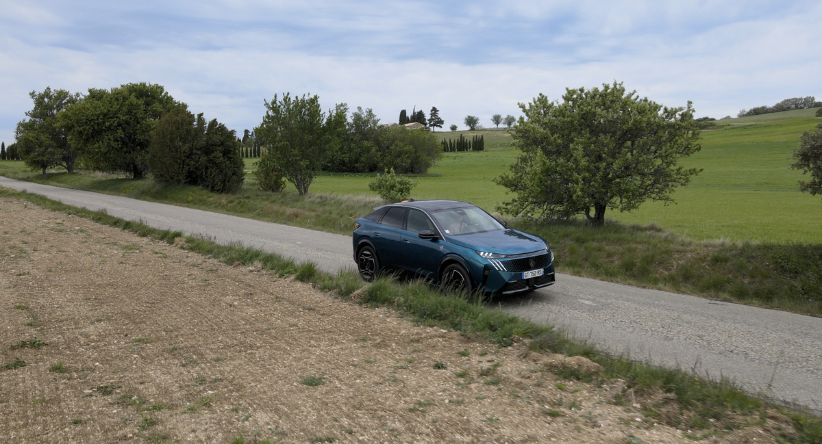 Essai Peugeot E-3008 en version électrique