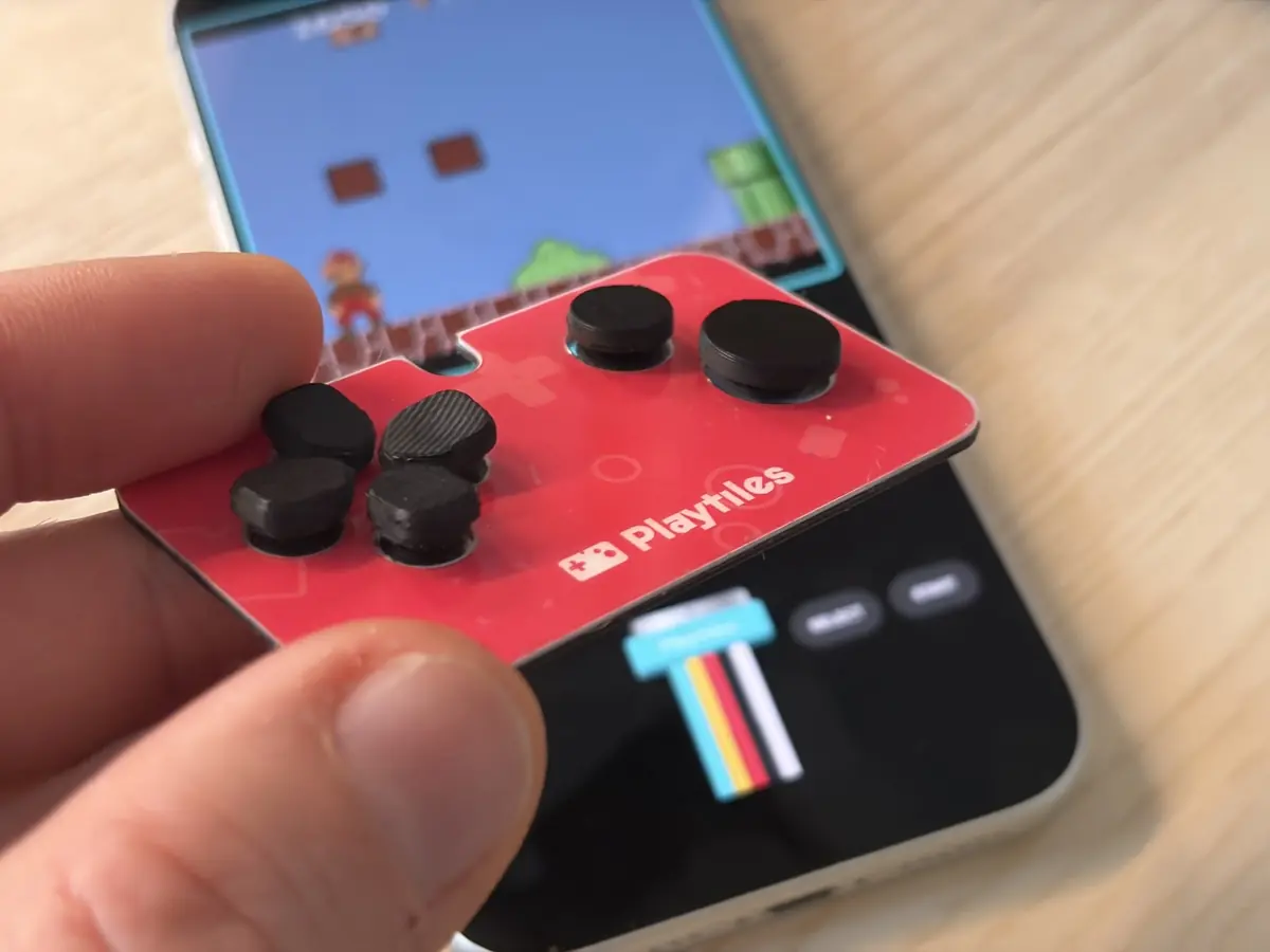 La manette une fois d&eacute;tach&eacute;e, qui ne prendra pas beaucoup de place dans votre porte-feuilles