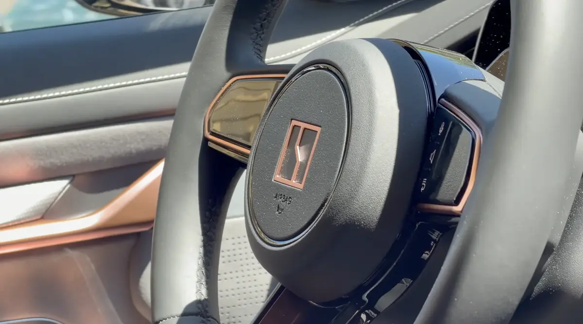 On essaie toutes les Zeekr, la marque chinoise de luxe qui d&eacute;barque en France&nbsp;!