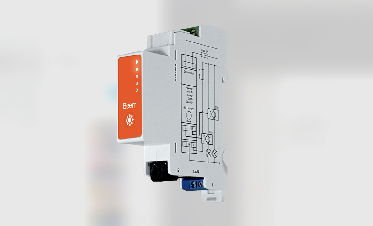 Panneaux solaires : un SmartMeter et une borne de recharge chez le français Beem !