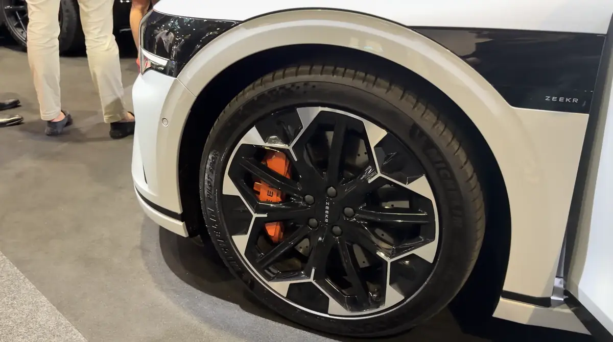On essaie toutes les Zeekr, la marque chinoise de luxe qui d&eacute;barque en France&nbsp;!
