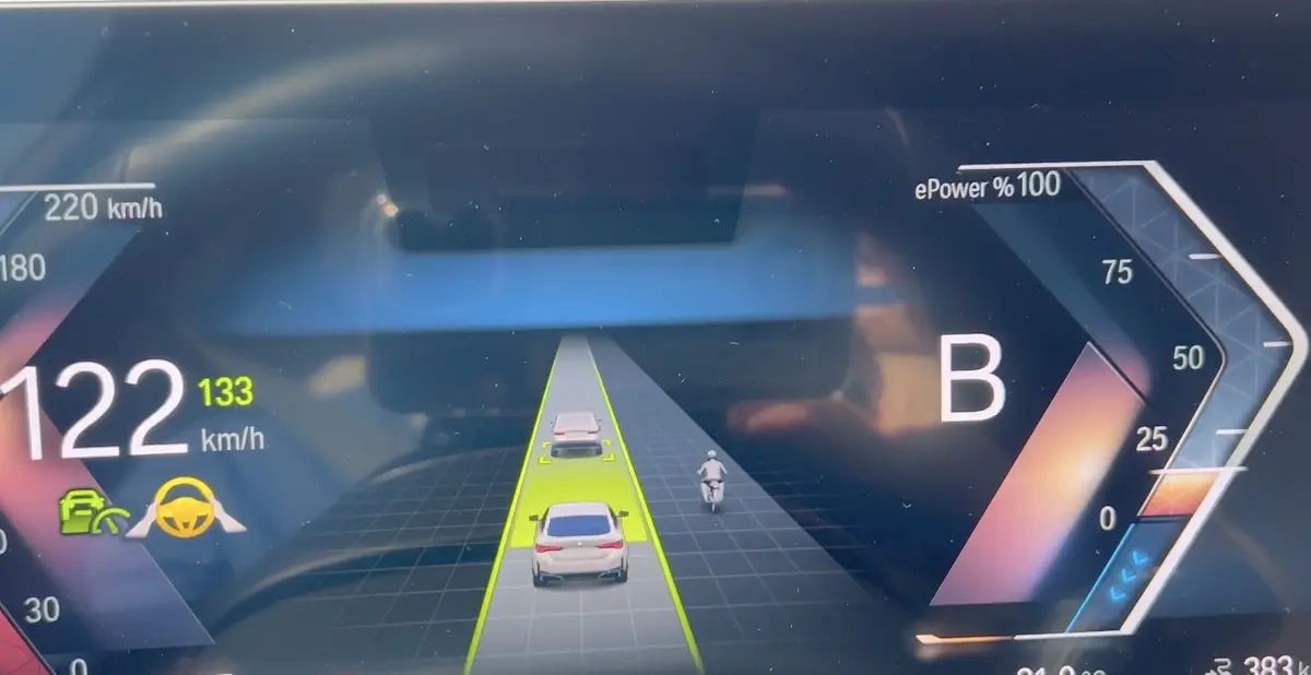 Essai BMW i4 eDrive 40 : autonomie d'une Tesla, conduite et finitions BMW !