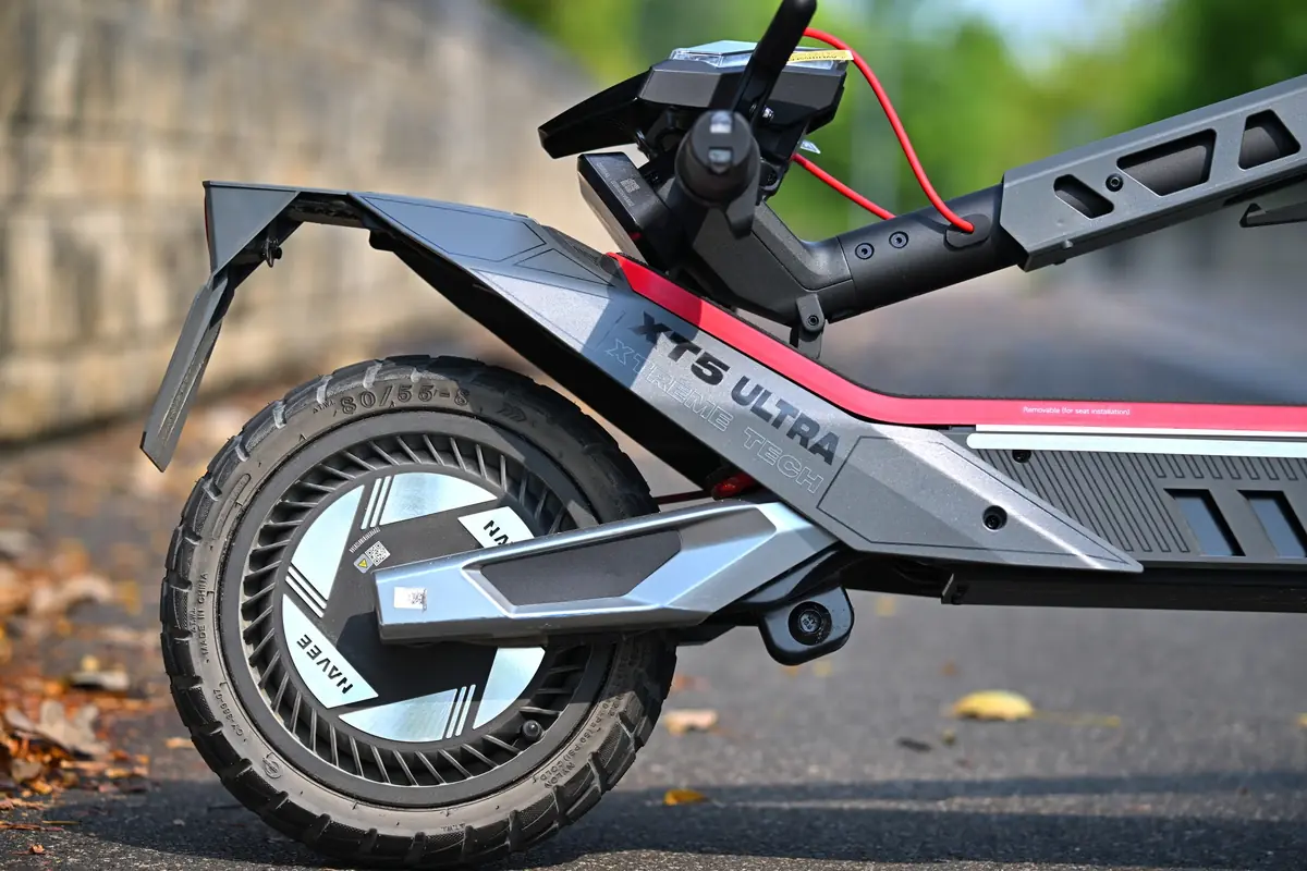 Test Navee XT5 Ultra&nbsp;: deux moteurs et un confort de scooter