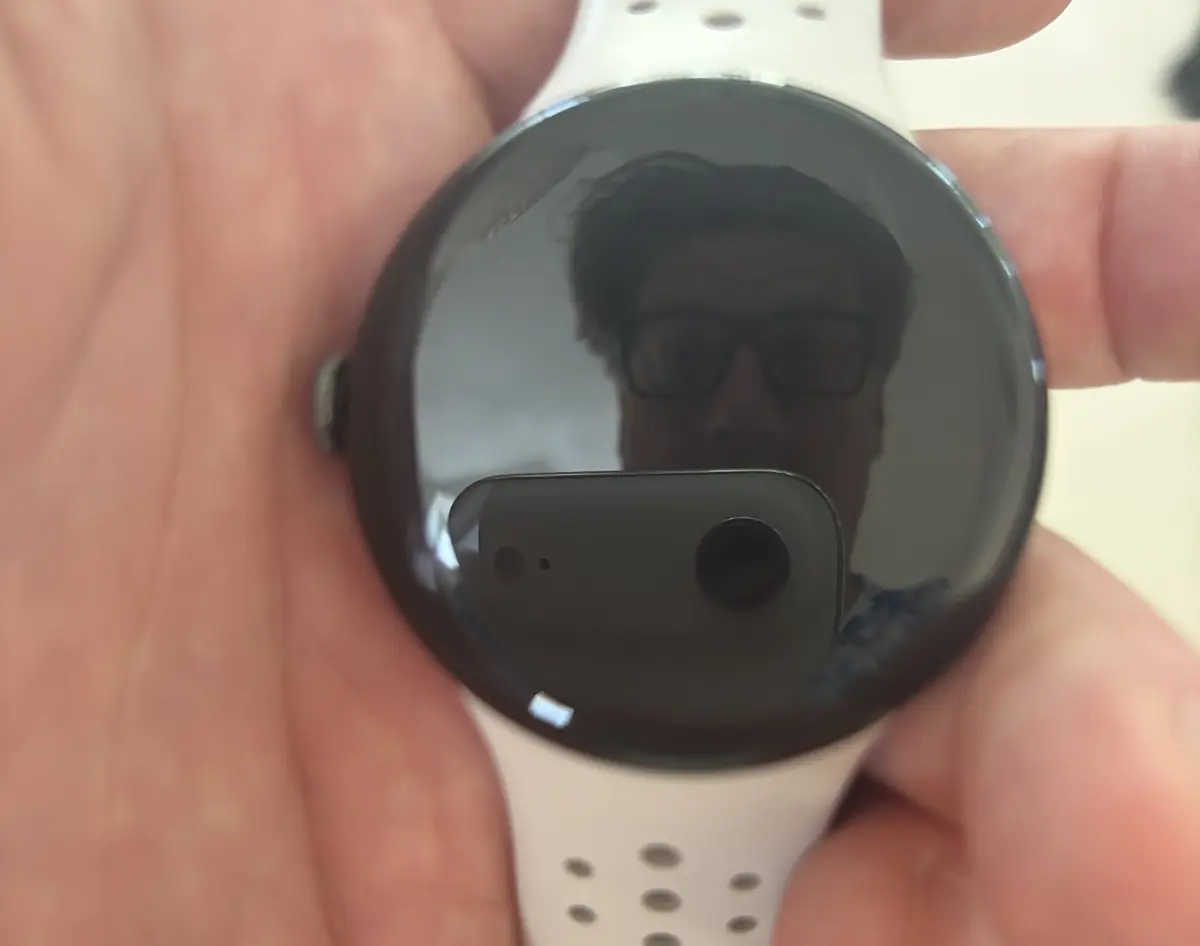 Google perd une Pixel Watch 5 au fond de la mer, un plongeur la rep&ecirc;che aux Cara&iuml;bes