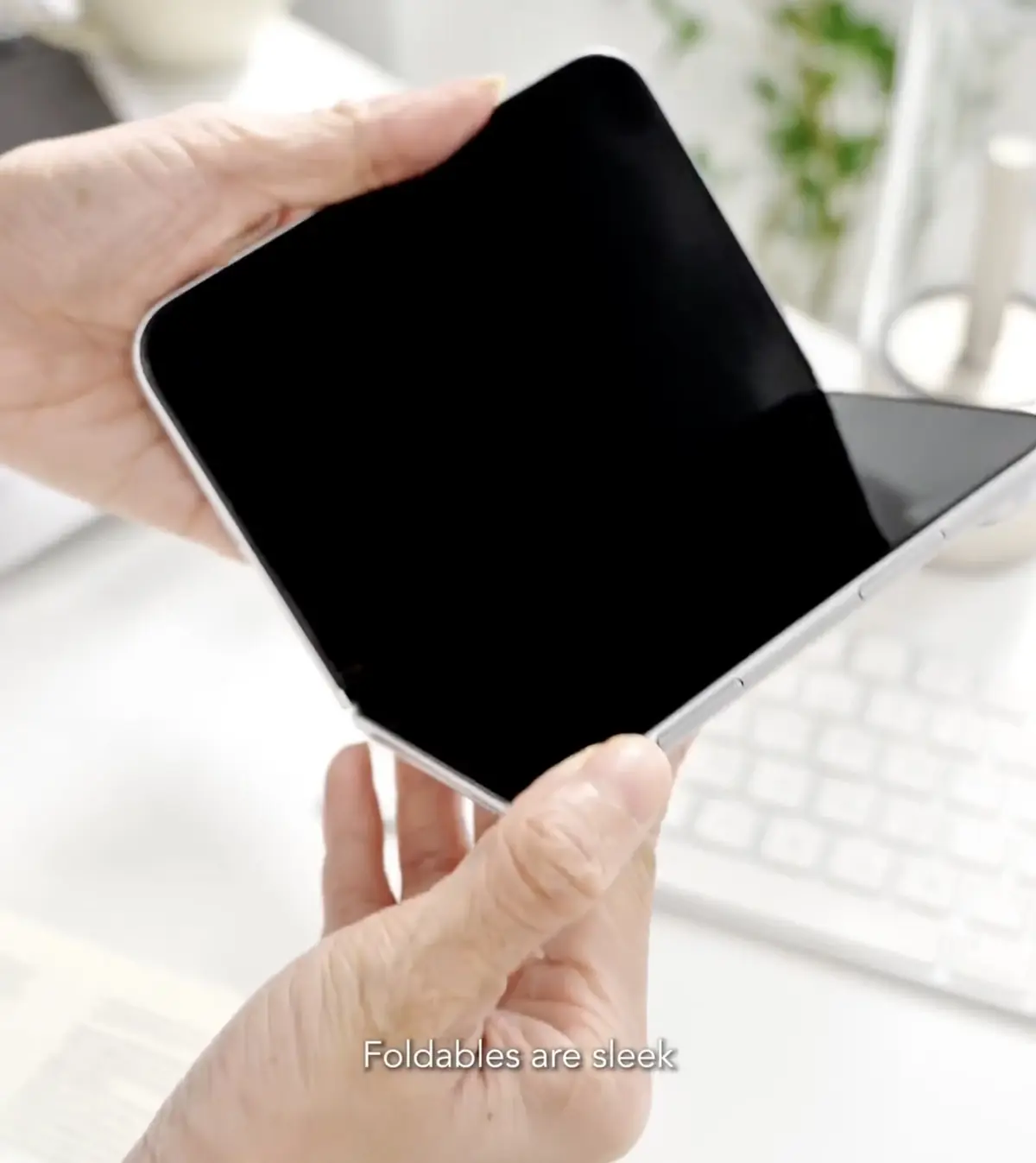 ESR montre l'iPhone pliable avant la Keynote