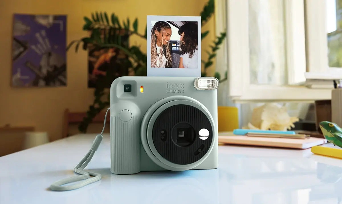 Instax Square 2&nbsp;: le photo carr&eacute; de Fujifilm revient, et il change d'humeur d'un coup de molette