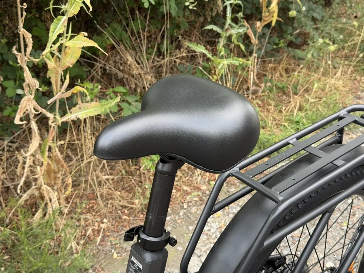 La selle est franchement tr&egrave;s confortable