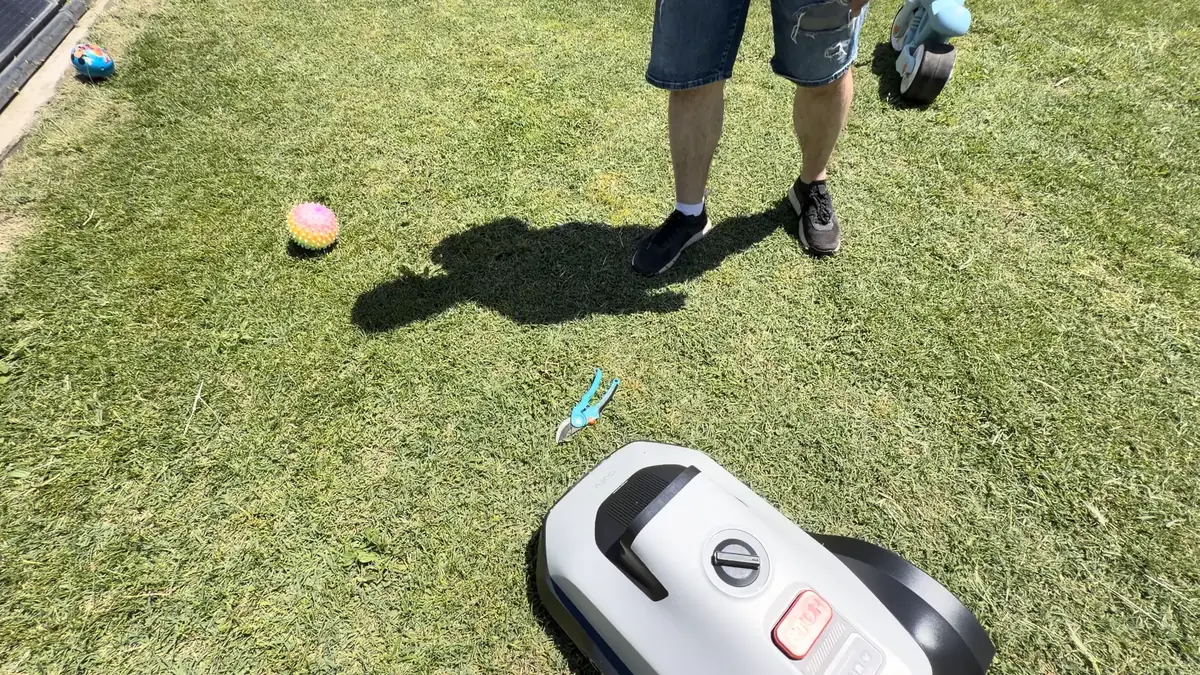 Test Eufy C15&nbsp;: le premier robot-tondeuse d&rsquo;Anker peut-il convaincre&nbsp;?