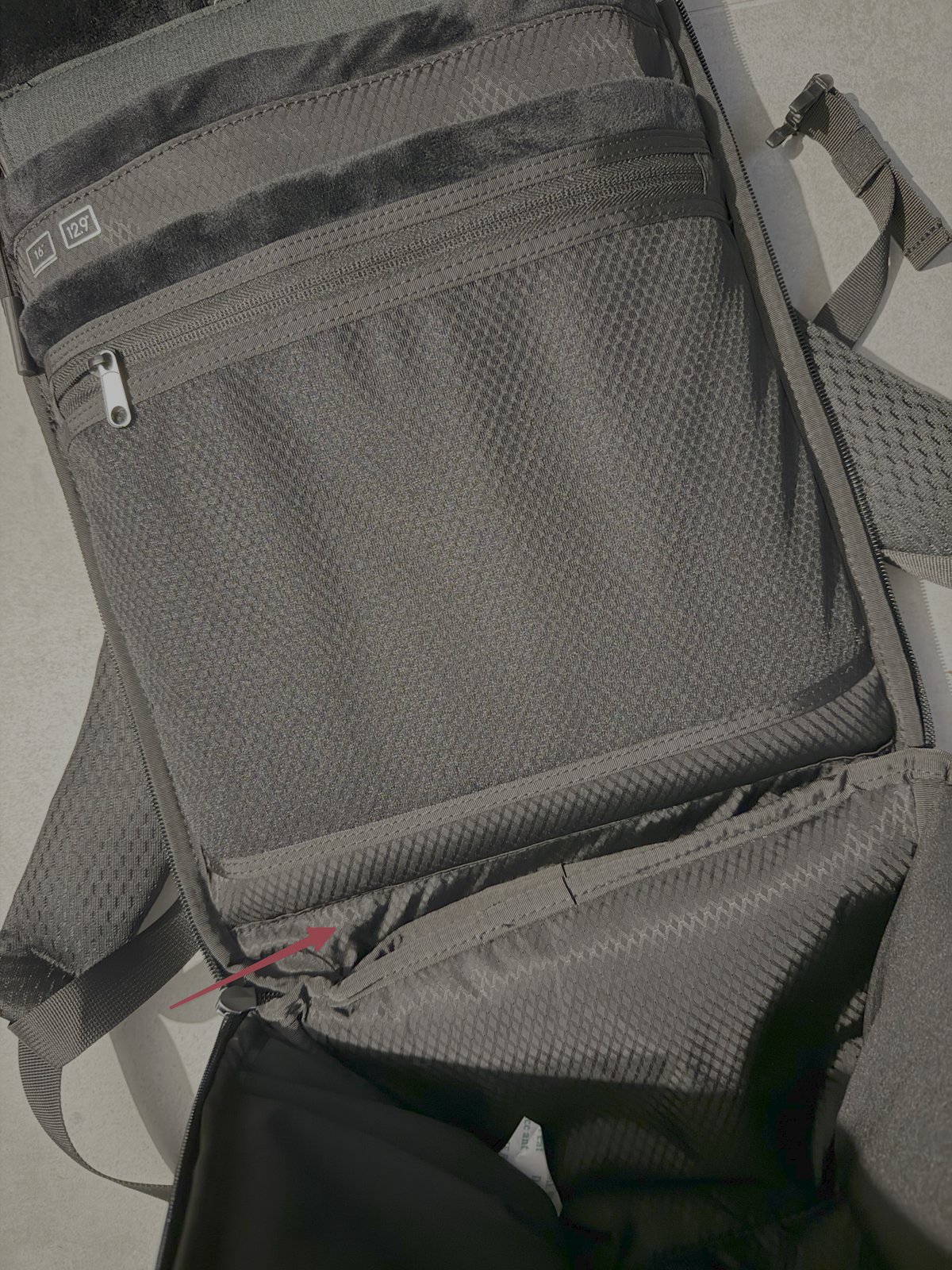 Cette espace prot&egrave;ge votre ordinateur qui ne touchera jamais le sol.