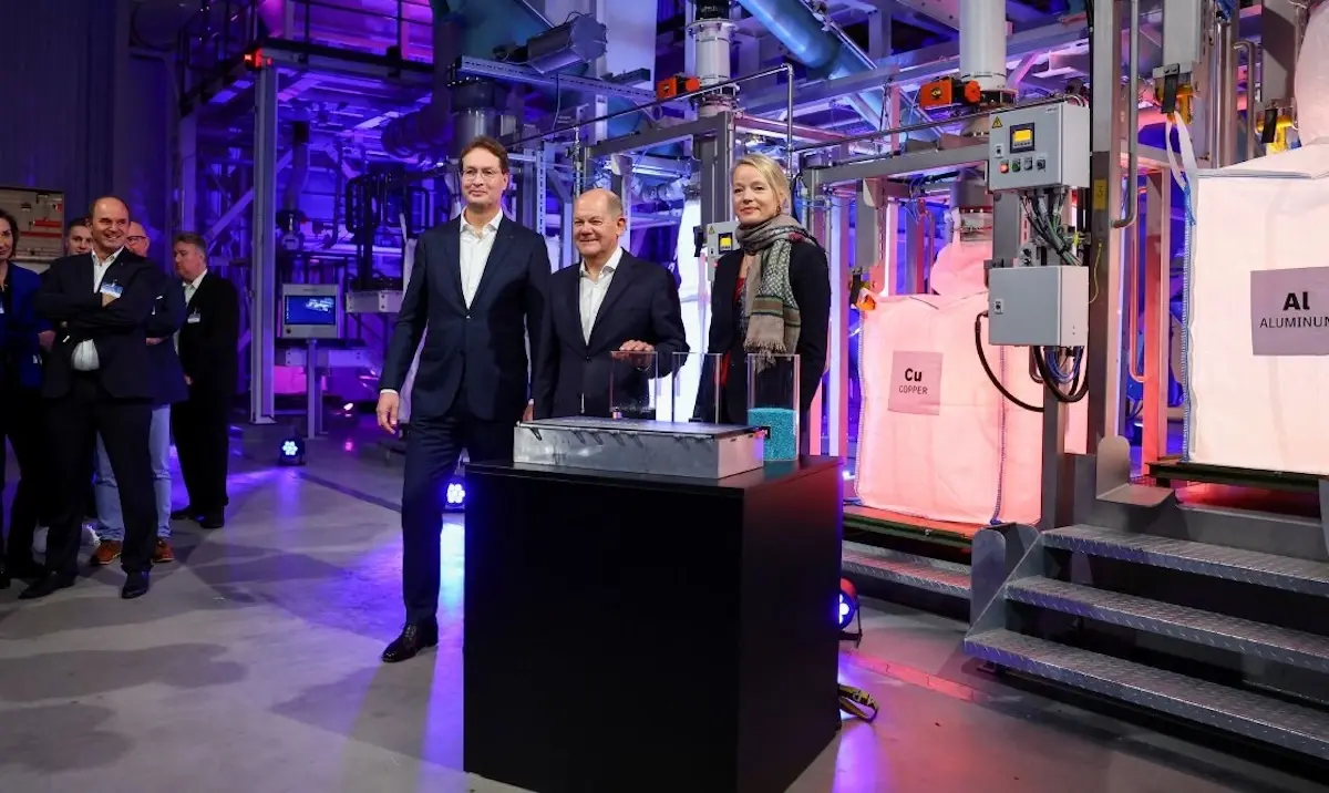 Mercedes-Benz inaugure son usine de recyclage de batteries