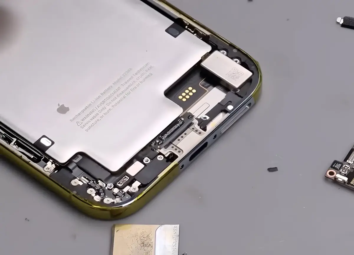 Un YouTuber rend l'iPhone Air transparent et lui greffe un tiroir SIM