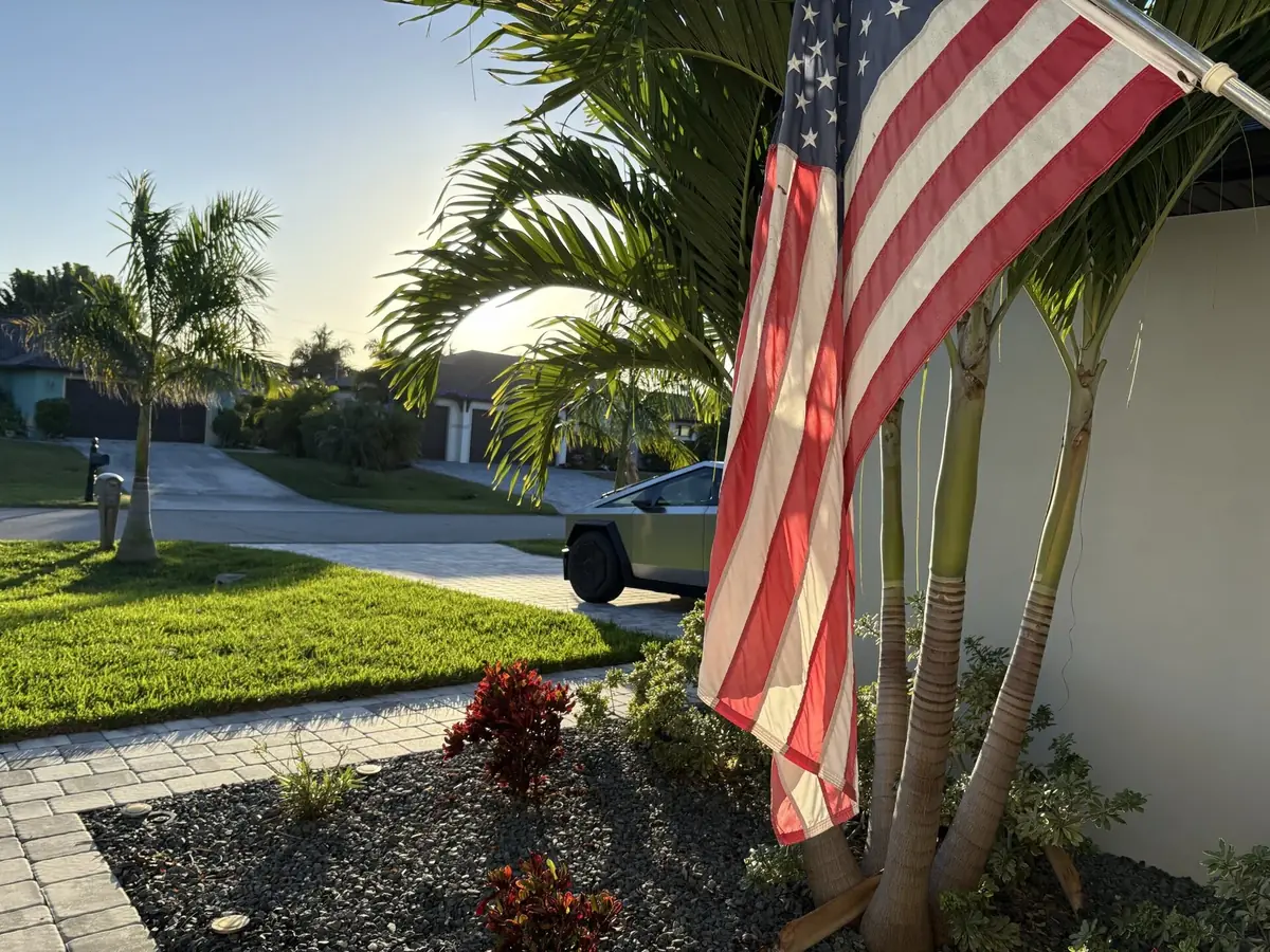Un Tesla Cybertruck parcourt près de 2000 km en conduite autonome sans intervention humaine
