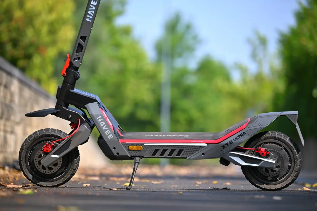 Test de la trottinette Navee XT5 Ultra : deux moteurs et un confort de scooter