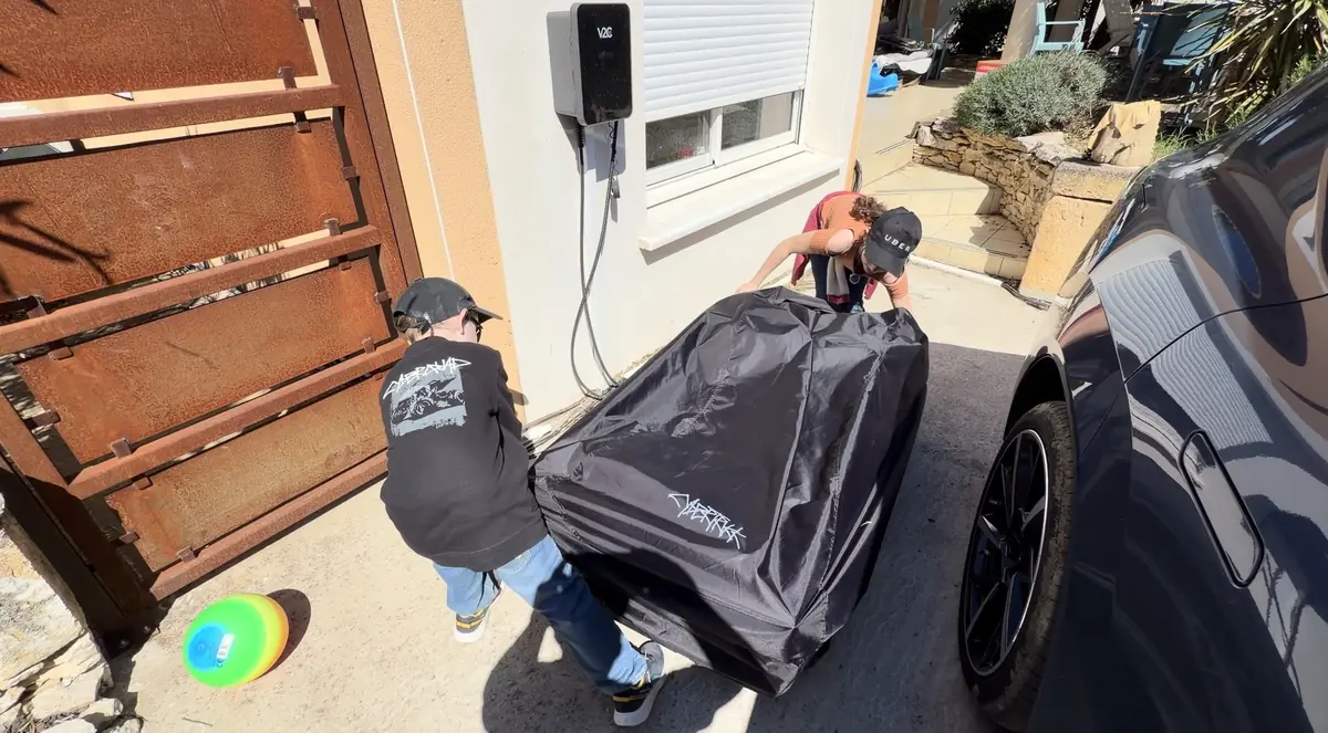Test du Tesla Cybertruck pour enfants... par des enfants (vid&eacute;o)