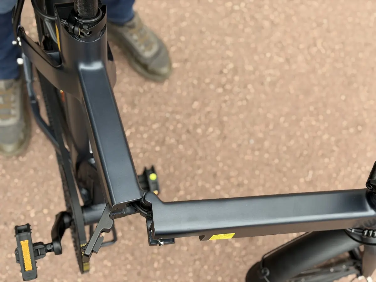 Le syst&egrave;me pour le plier