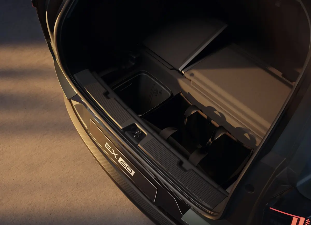 Volvo EX60 2026&nbsp;: 680 ch, 800V, &eacute;cran convexe, 810 km d'autonomie, et sans bug&nbsp;?