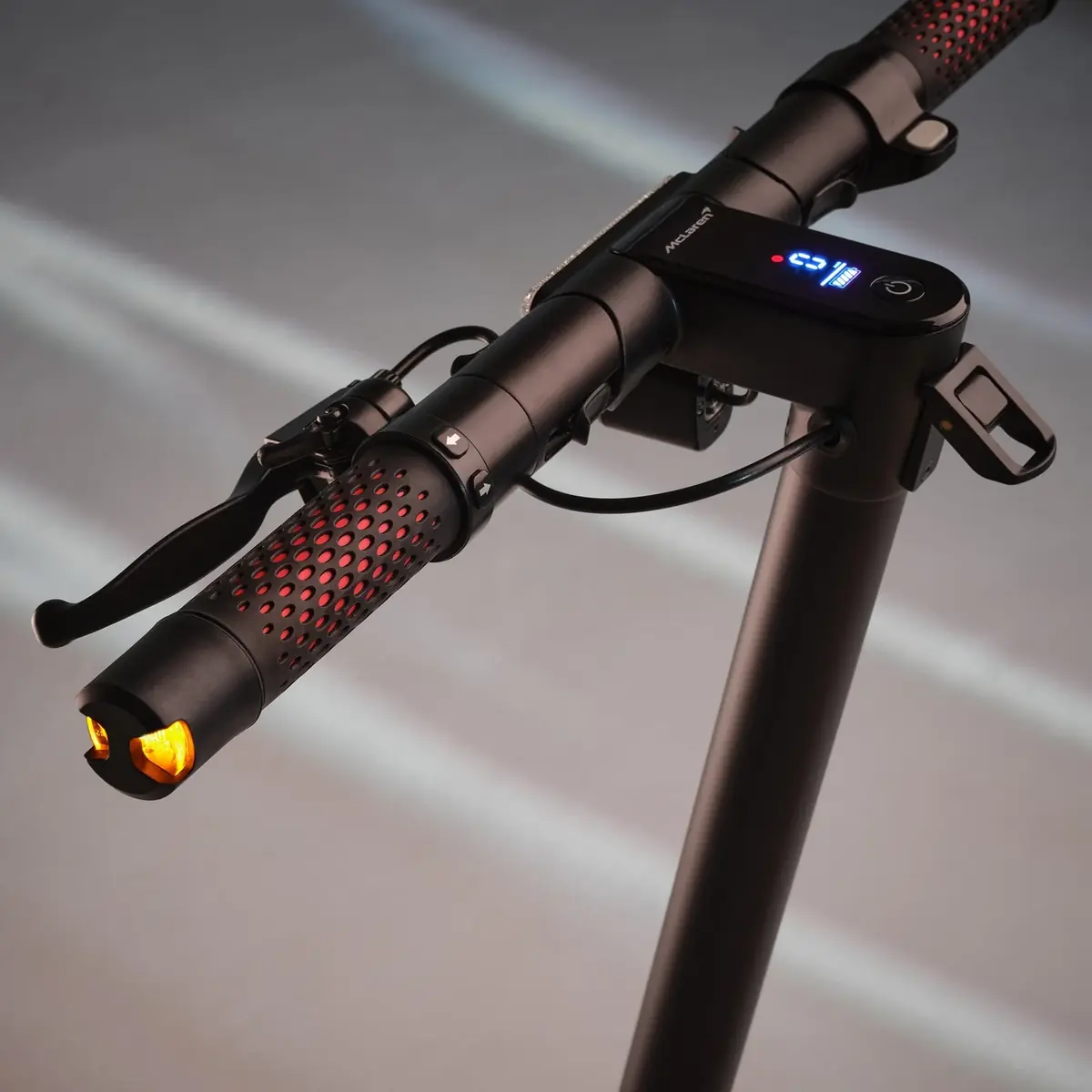 Frein, sonnette, clignotant, phare&nbsp;: rien ne manque.