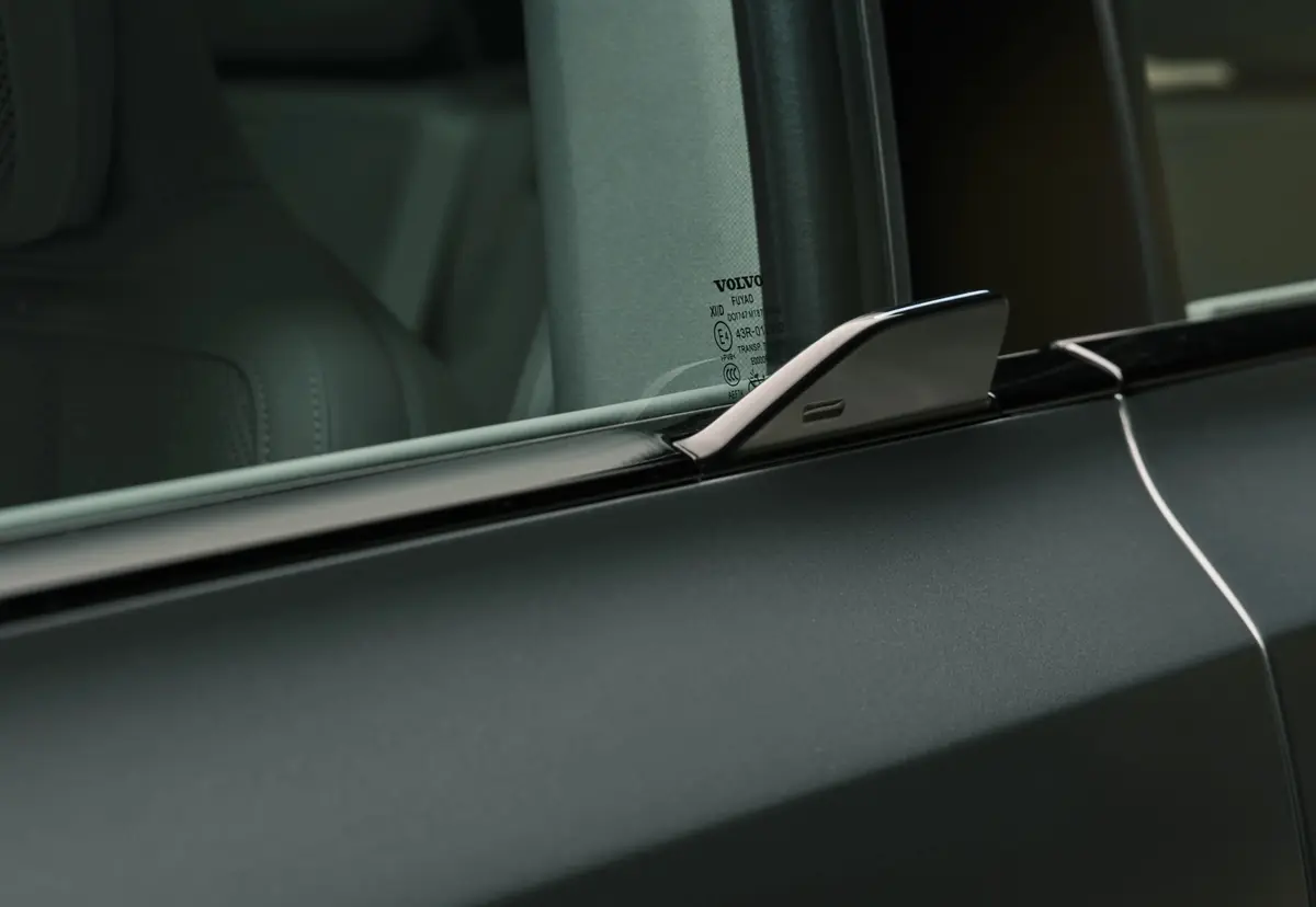 Volvo EX60 2026&nbsp;: 680 ch, 800V, &eacute;cran convexe, 810 km d'autonomie, et sans bug&nbsp;?