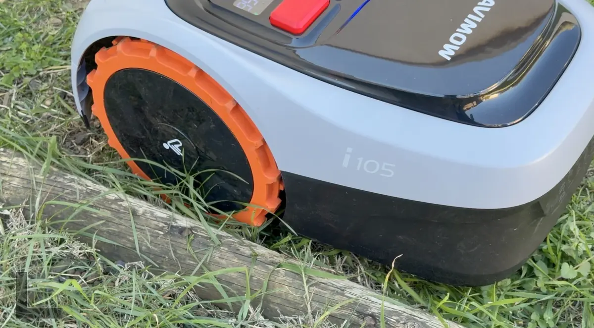 Test du robot-tondeuse Segway-Navimow i105 à 649€ : le BON PLAN pour le BLACK FRIDAY !