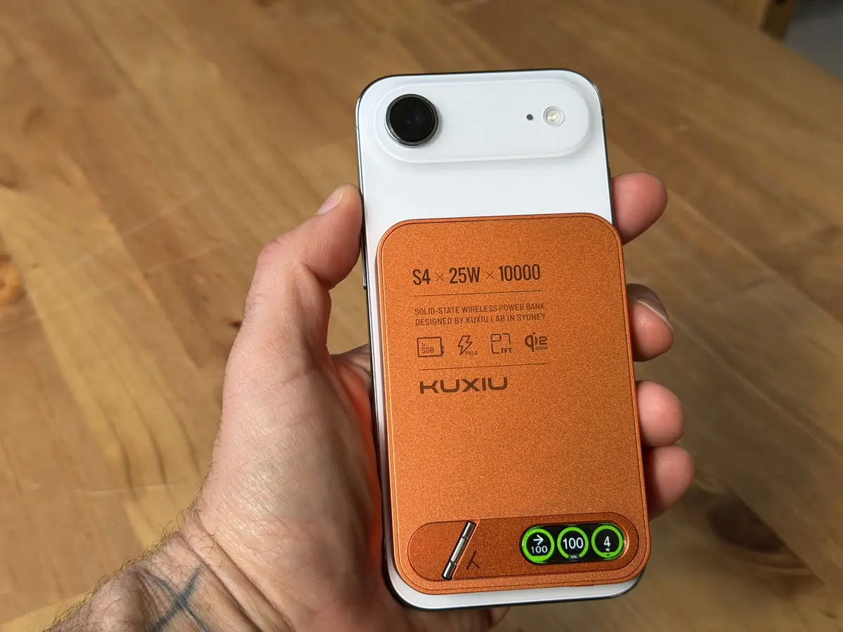 On a test&eacute; la KUXIU S4&nbsp;: une batterie MagSafe 25W avec &eacute;cran TFT
