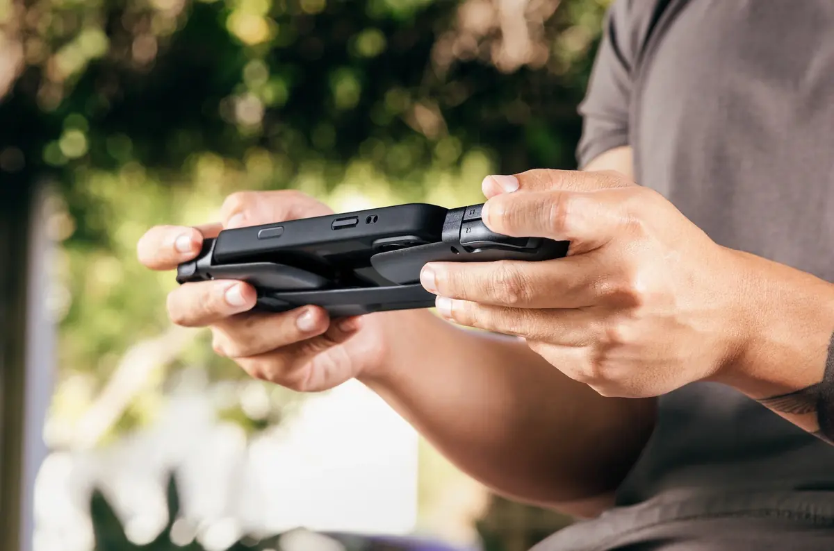 Razer Prio&nbsp;: la manette pour iPhone qui se plie au format carte bancaire