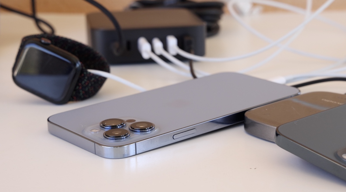 Petit test du chargeur UGreen 200W (6 ports) : peut-il remplacer ceux d'Apple ?