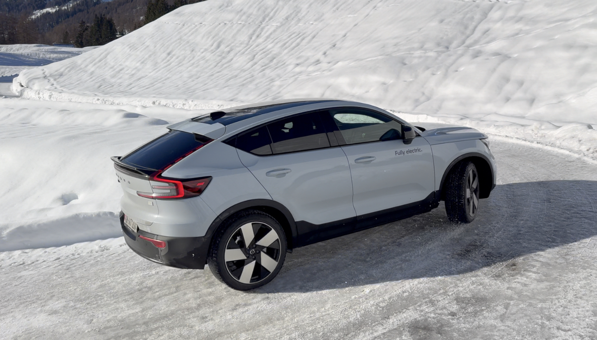 Essai Volvo C40 Recharge 2024 dans les Alpes suisses : enfin une autonomie correcte ?