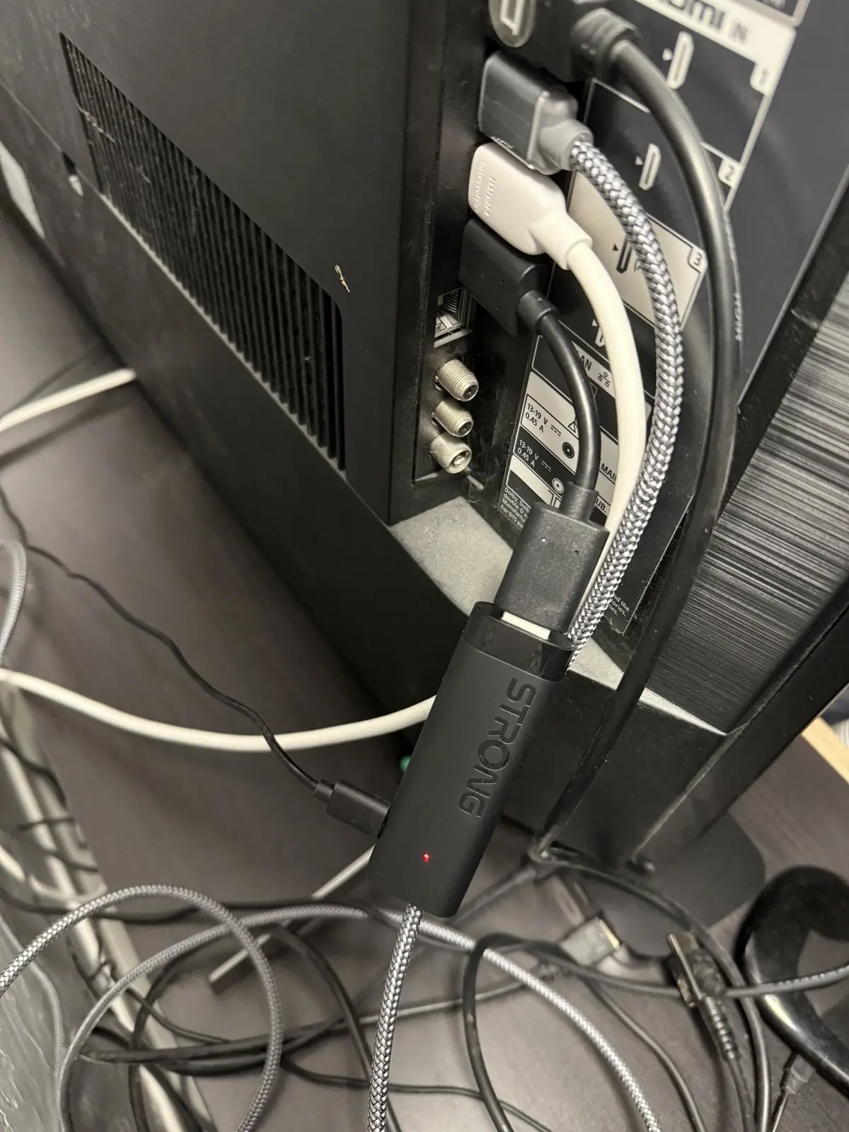 Le c&acirc;ble d'extension pour le HDMI est bien pratique.
