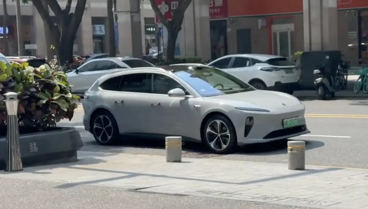 3mn pour charger sa voiture&nbsp;? J'ai test&eacute; le "Swap" de batterie en Chine&nbsp;: finalement, pas si mal&nbsp;?