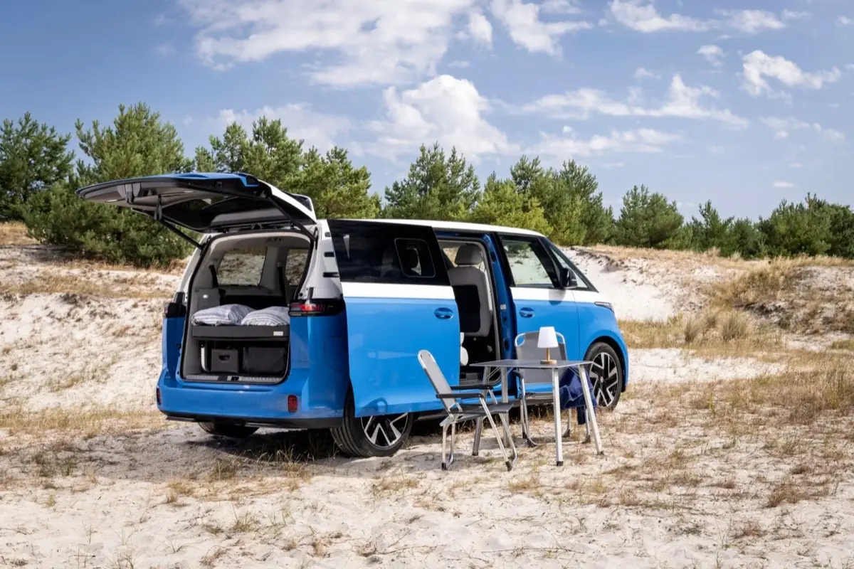 Le van California de Volkswagen passe enfin &agrave; l'&eacute;lectrique, &agrave; partir de 60 000 euros