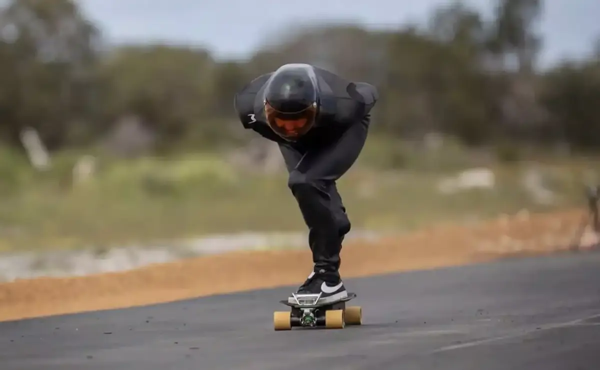 132 km/h en skateboard électrique, record du monde battu !