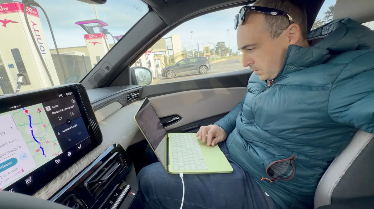 Test du MacBook Neo durant 15 jours en Chine, le Mac id&eacute;al pour voyager&nbsp;?