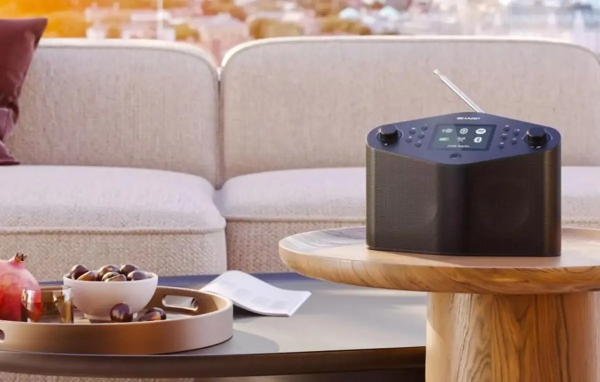 &Agrave; l'IFA, Sharp d&eacute;gaine un dock MagSafe, des TV miniLED et toute une gamme de v&eacute;los &eacute;lectriques