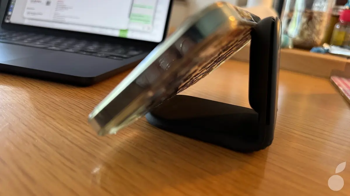 On peut m&ecirc;me s'en servir &agrave; table pour poser son iPhone&nbsp;!