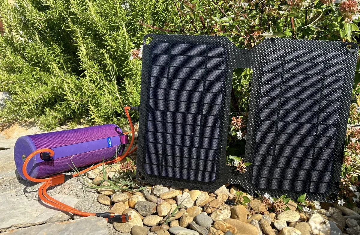 Test du Kit solaire Infinity Power avec batterie pour charger son iPhone en rando + code promo