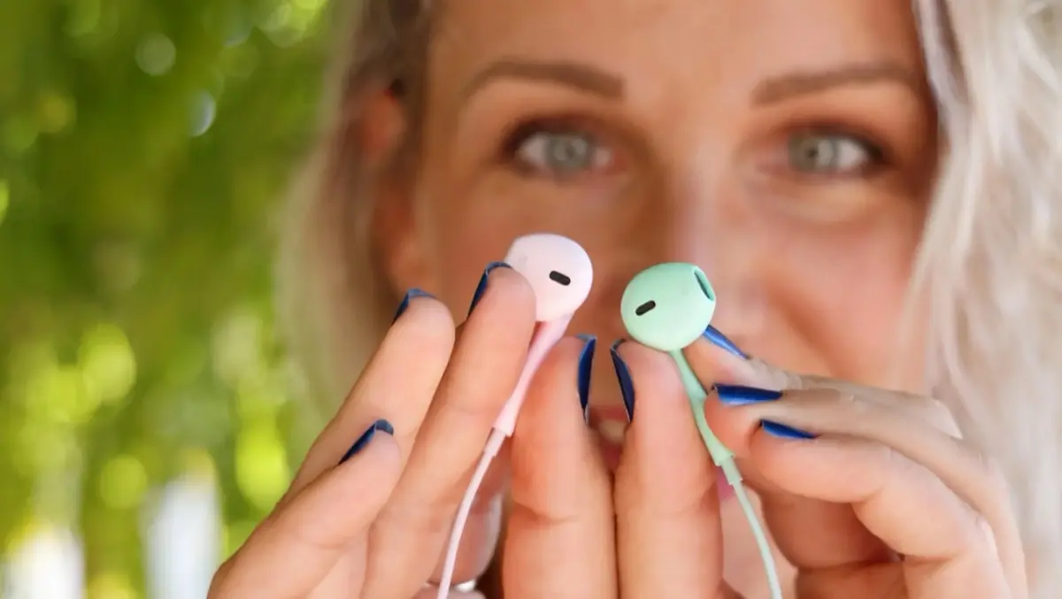 Apple d&eacute;voile les AirPods Neo, des &eacute;couteurs &agrave; 19 euros qui misent sur l'essentiel