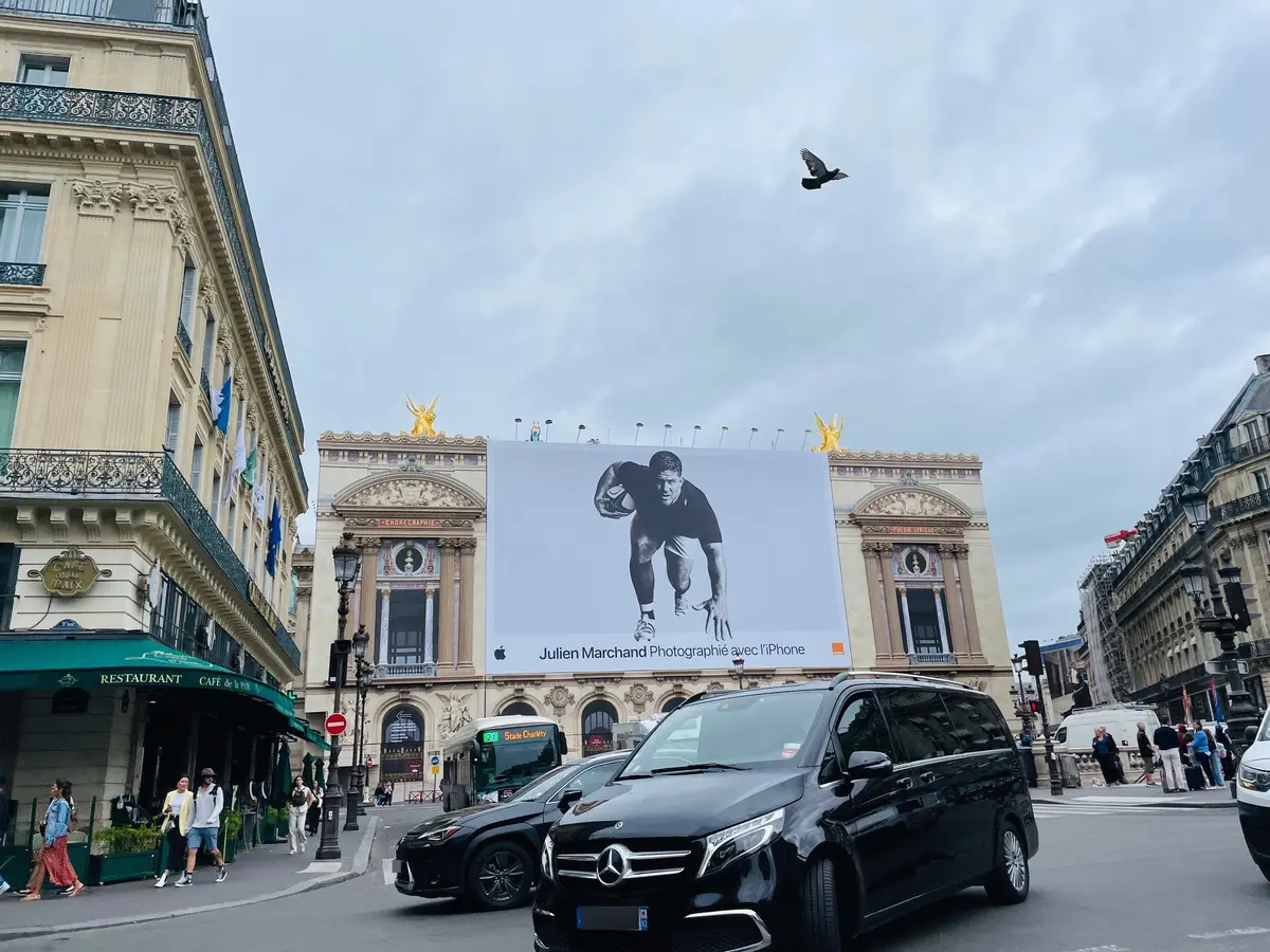 Apple célèbre le rugby français sur les murs de Paris