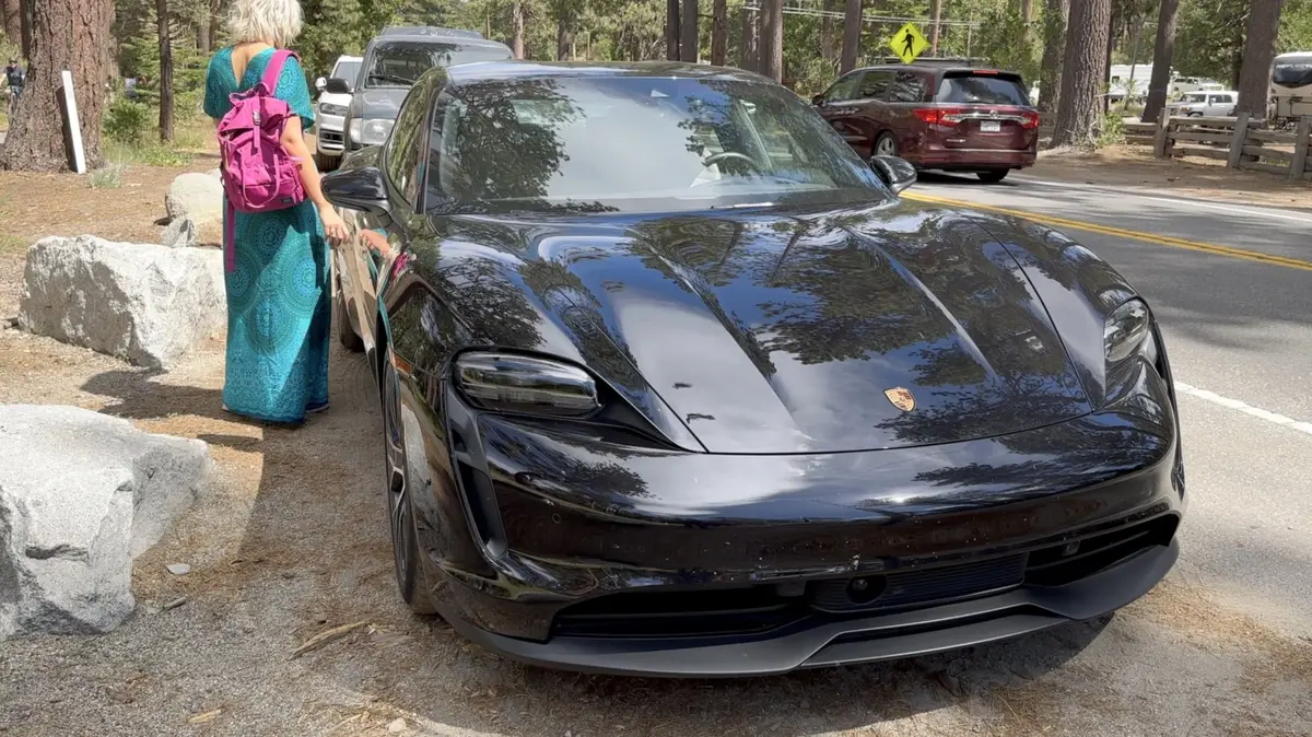 Test du planificateur d'itinéraire électrique de CarPlay chez Porsche ! (vidéo aux USA)