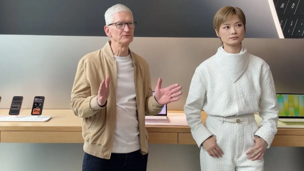 Tim Cook joue les VRP en Chine apr&egrave;s les concessions d&rsquo;Apple