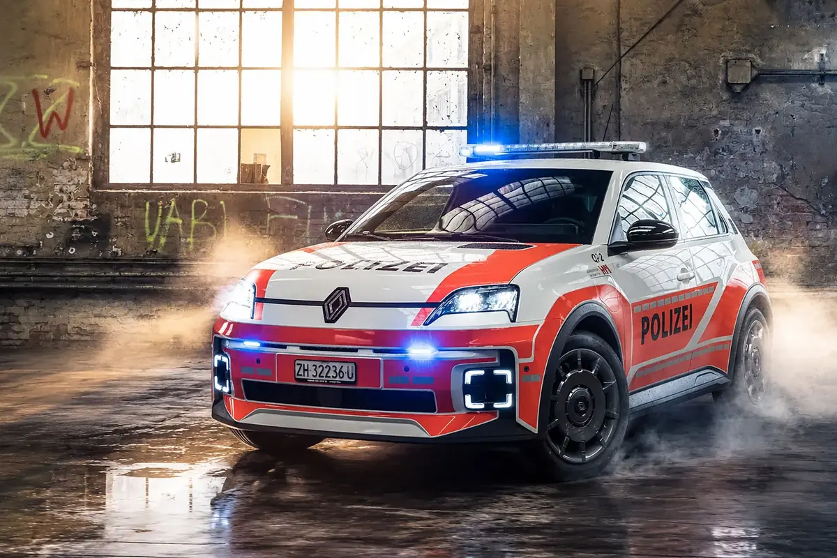 Ces policiers suisses troquent leurs Smart pour sept Renault 5 E-Tech electric