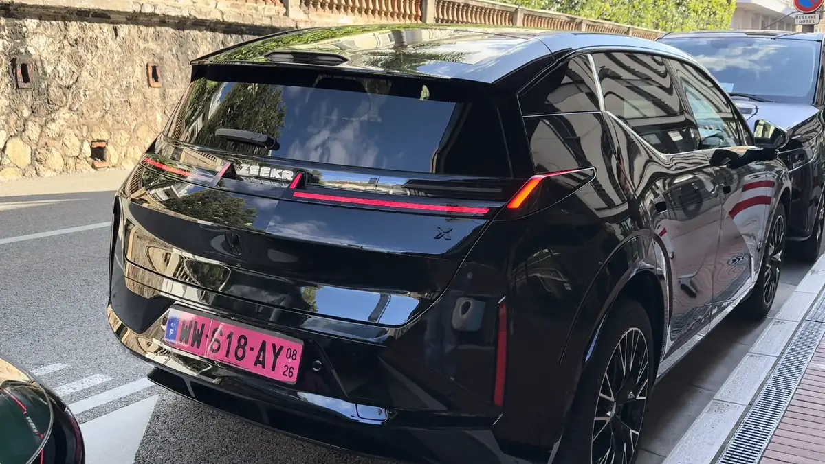 On essaie toutes les Zeekr, la marque chinoise de luxe qui d&eacute;barque en France&nbsp;!