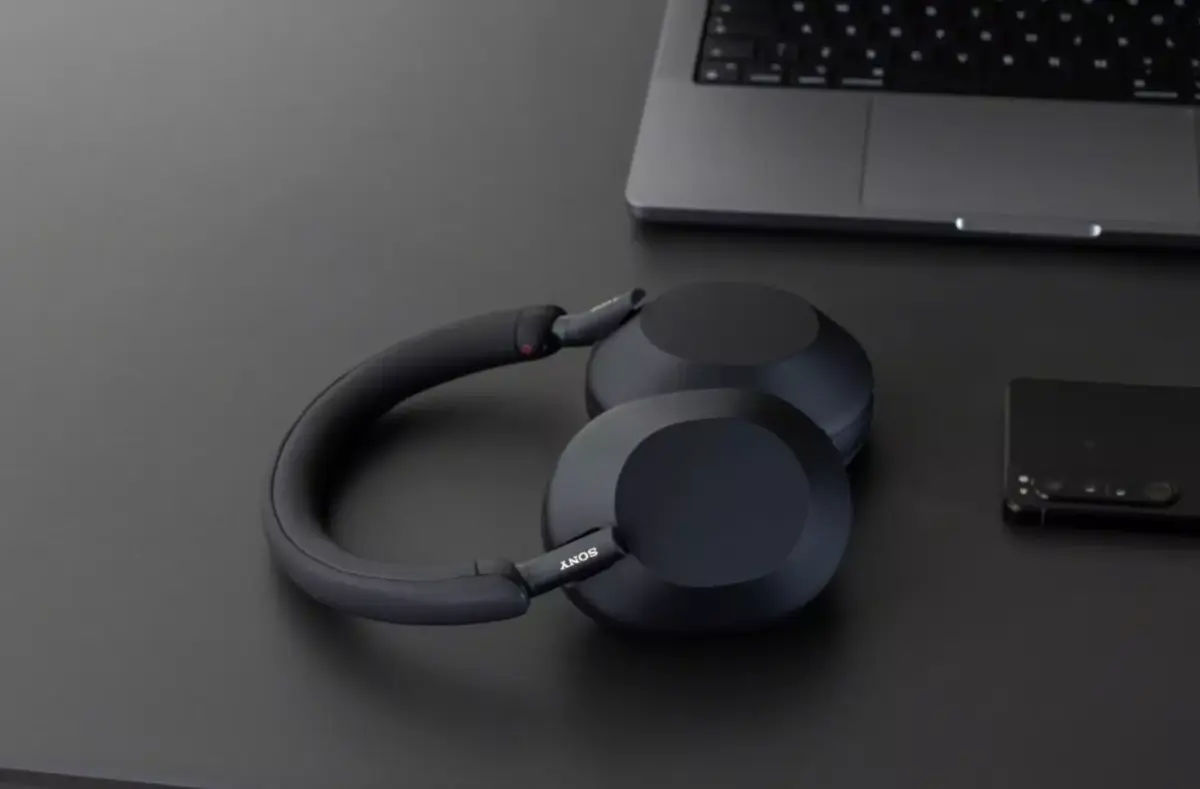 Idée cadeau : le casque Sony WH-1000XM5 à 349€, livré avant Noël