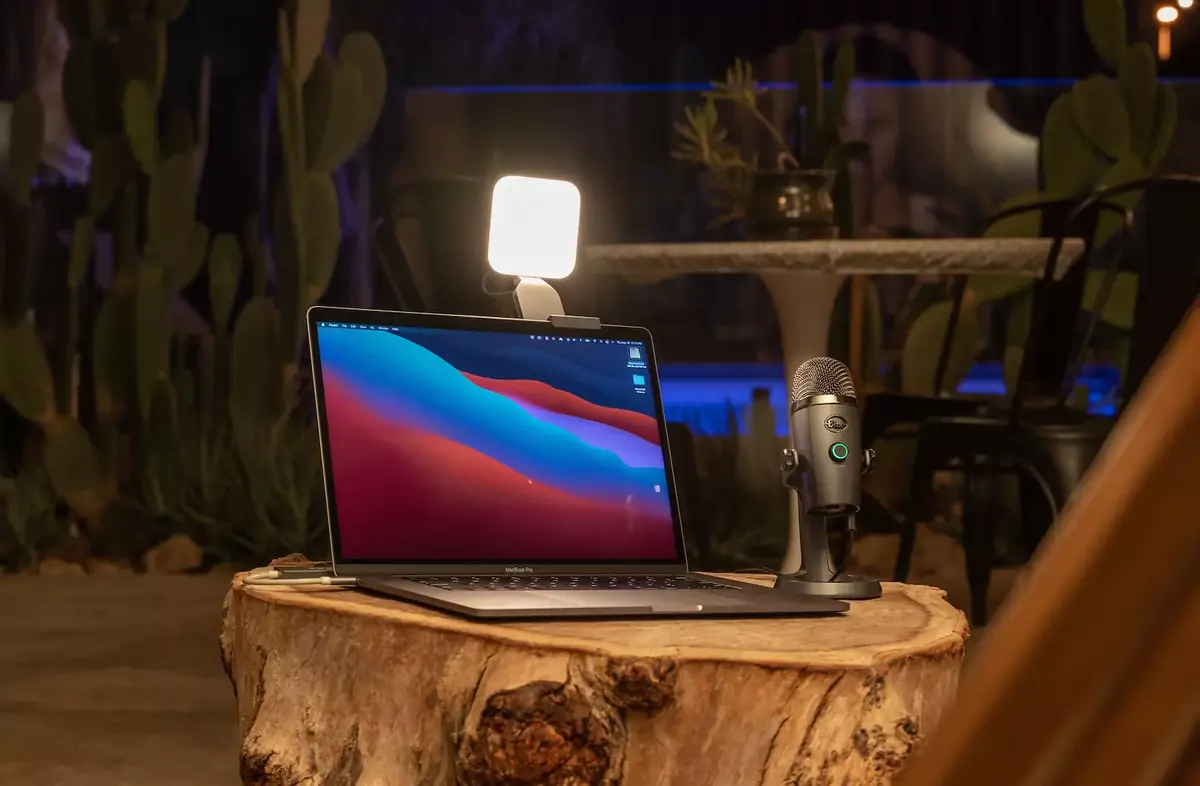 Litra Glow : un nouvel éclairage LED réglable pour les créateurs de contenu chez Logitech