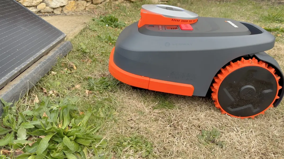 Test Navimow H206&nbsp;: un robot-tondeuse avec LIDAR et AirTag int&eacute;gr&eacute;s pour les grands jardins&nbsp;!