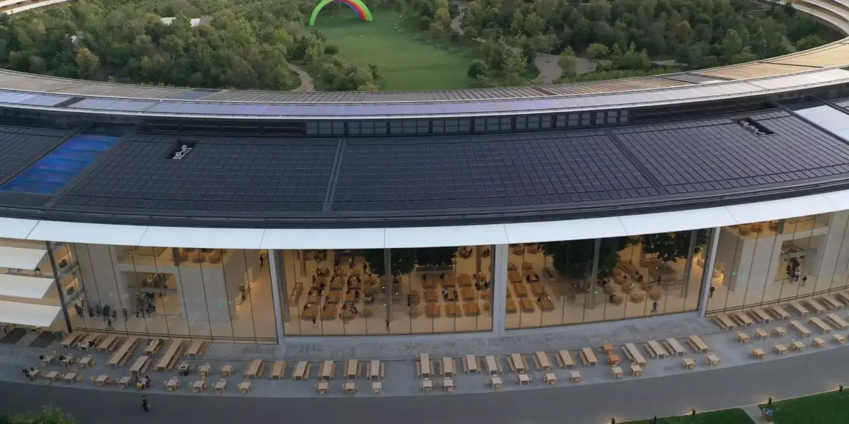 Un drone survole l'Apple Park et prend en photos la reprise des salariés !