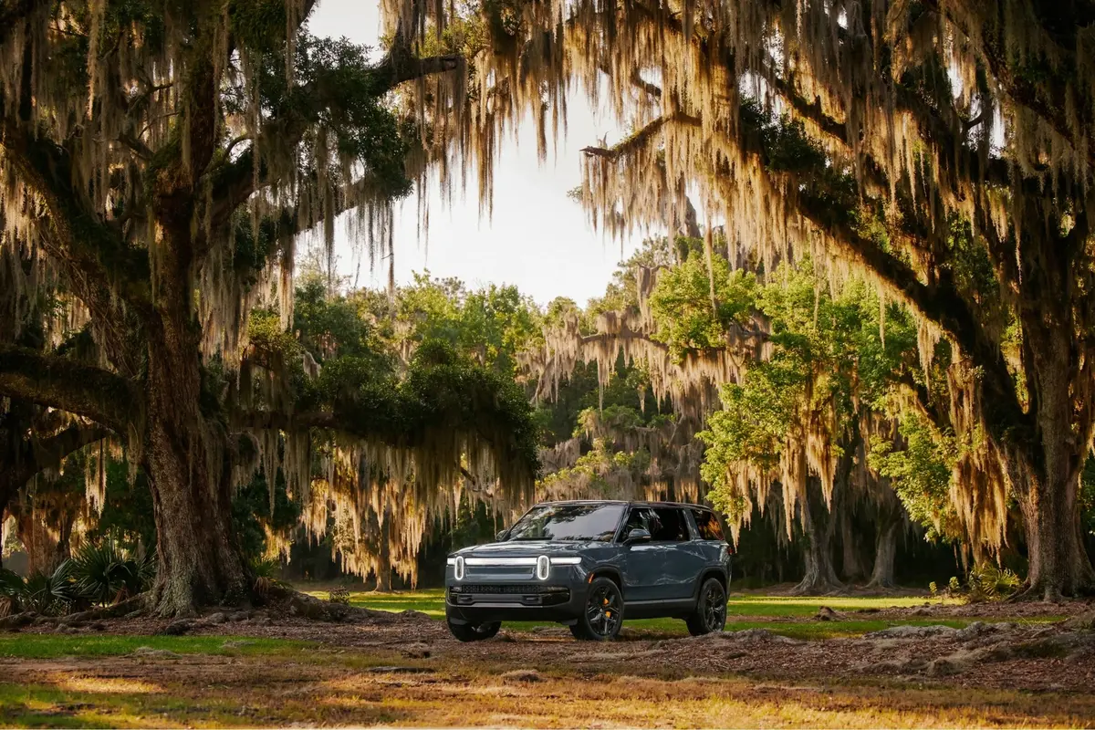 CarKey et Apple Music débarquent sur les nouveaux Rivian R1S et R1T