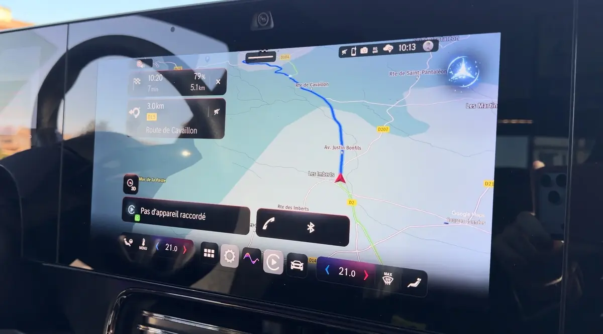 Mercedes a mis un iPad et Face ID dans son CLA&nbsp;! (Test des &eacute;crans Mercedes 2026)