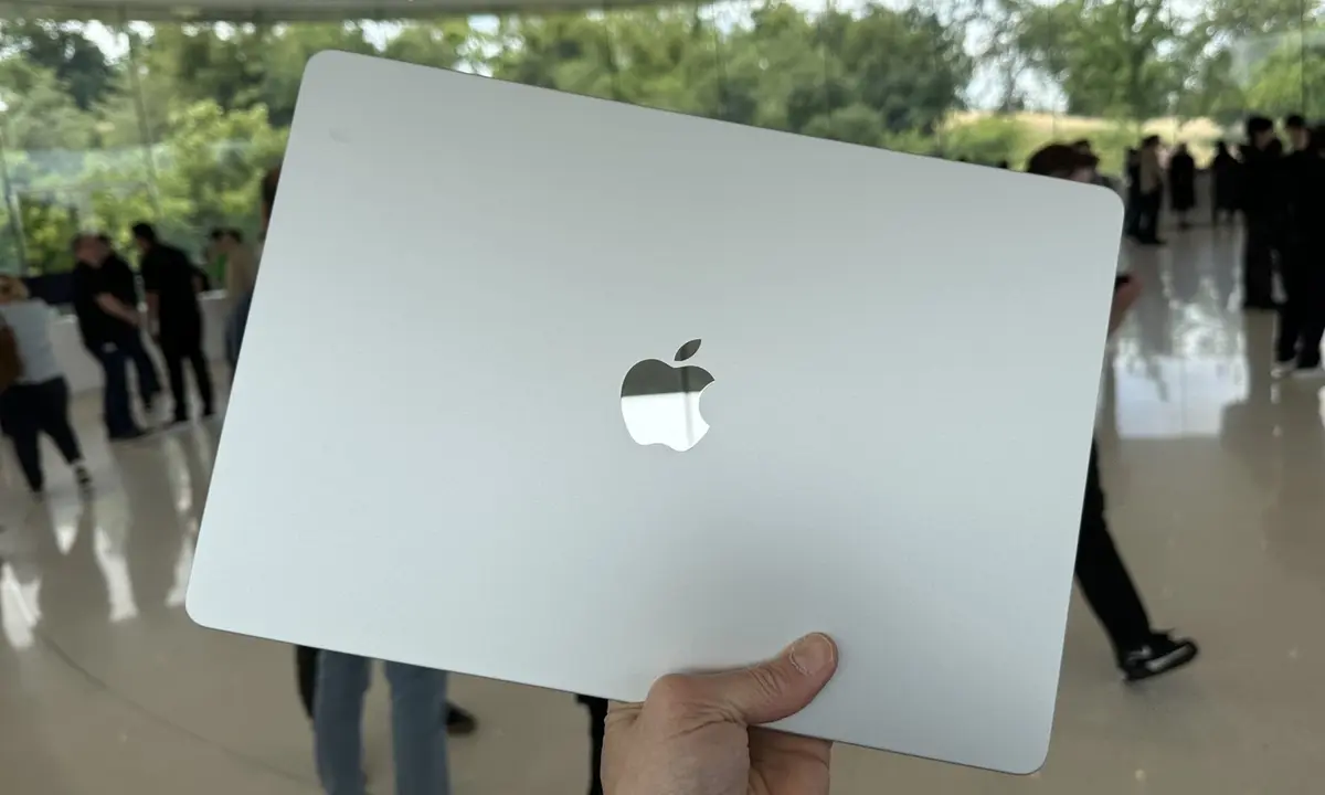 Les premières photos de l'Apple Vision Pro et du MacBook Air M2 15"